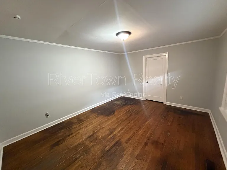 1746 Eldridge Ave — Photo 9