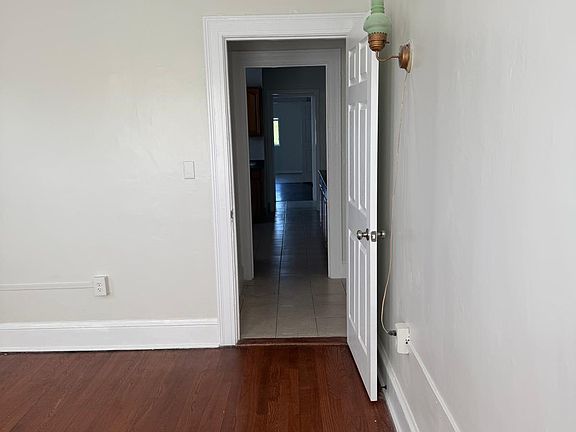 5th image of 1932 Broad St #3