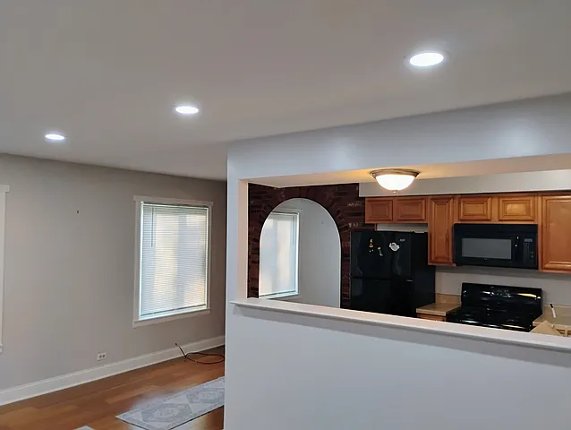 2 bed, 1000 sqft, $2,200 — Photo 2