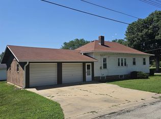 1302 6th St, Grundy Center, IA 50638