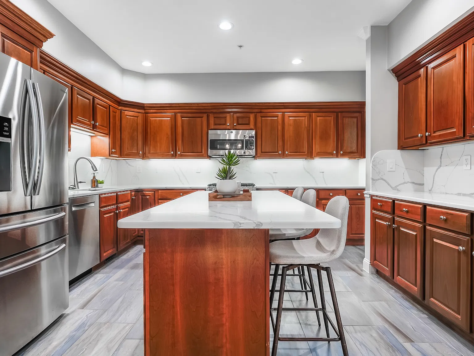 3 bed, 2276 sqft, $3,600 — Photo 3