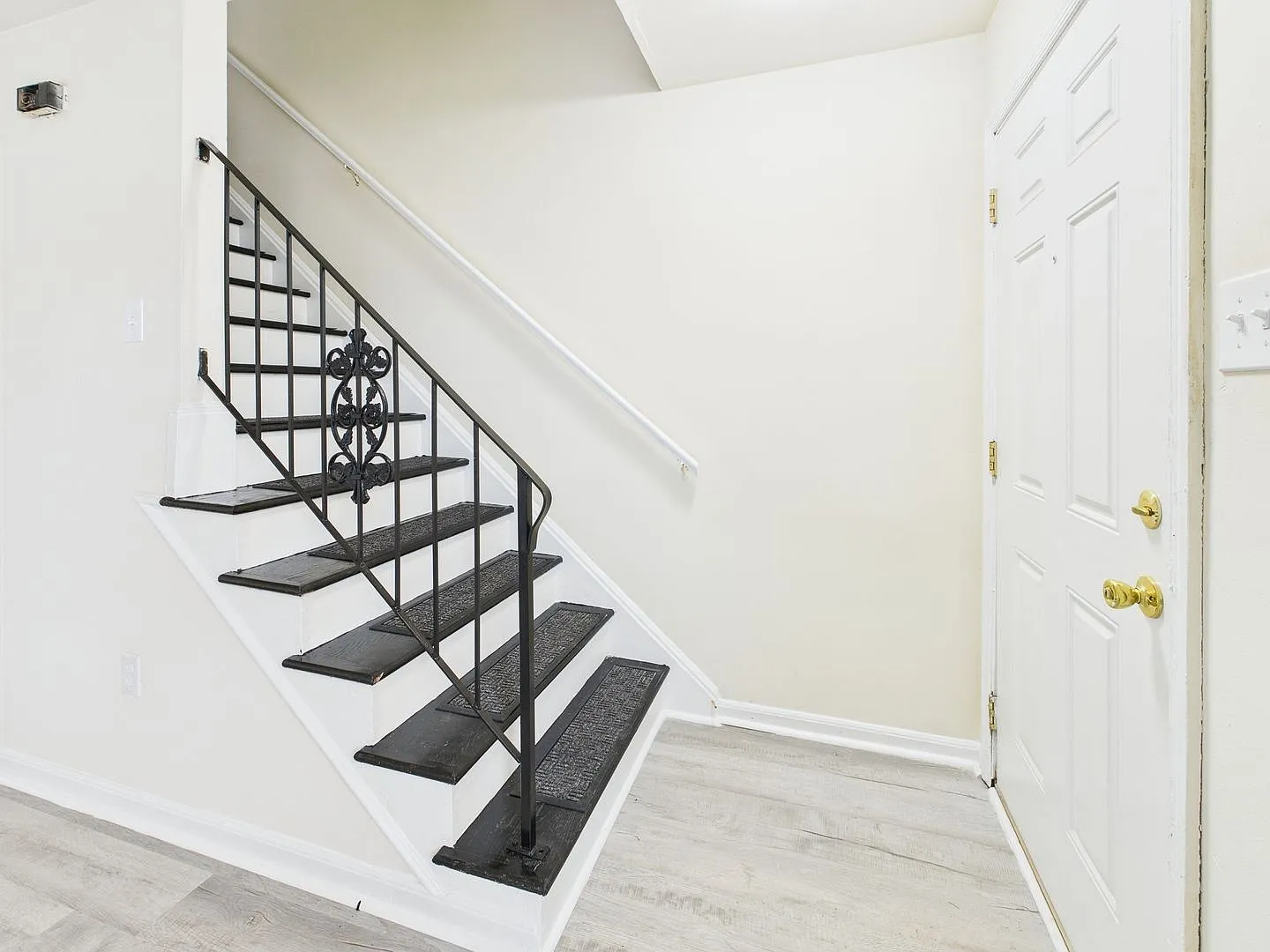 2 bed, 1.5 bath, 959 sqft, $1,250 — Photo 3