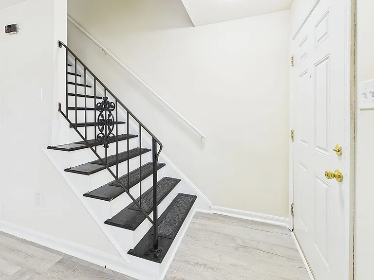 806 Arlington Rd #A — Photo 3