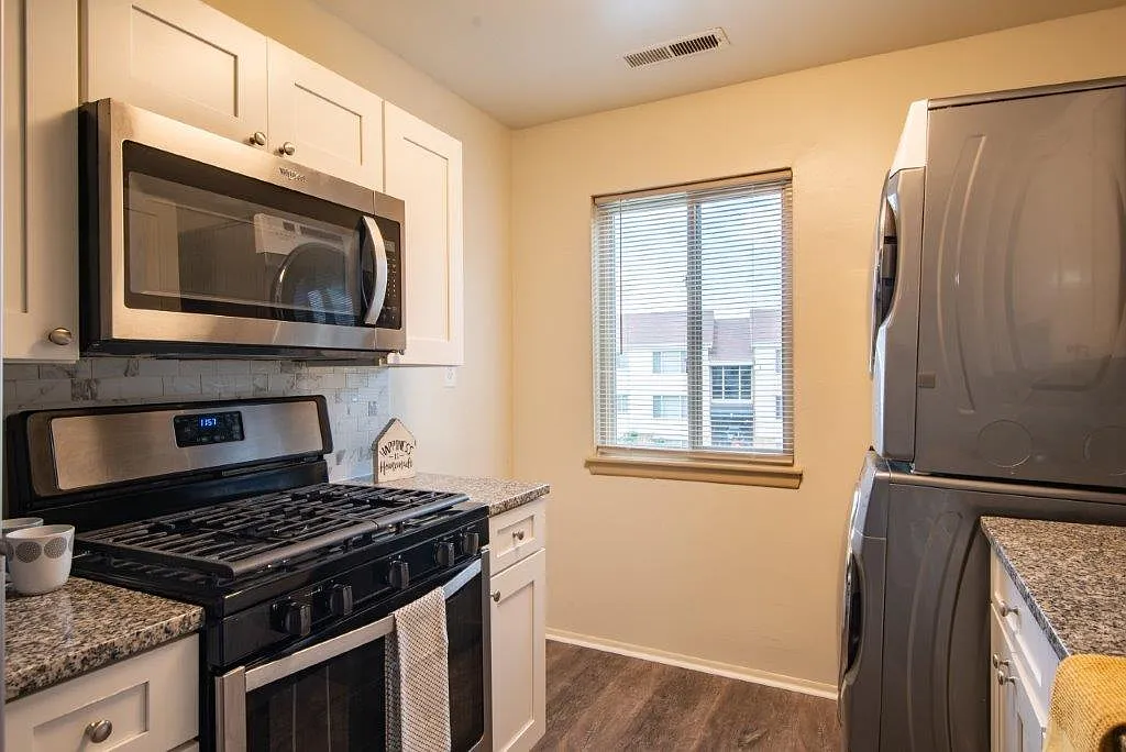 Ross Ridge Apartment Homes — Photo 2