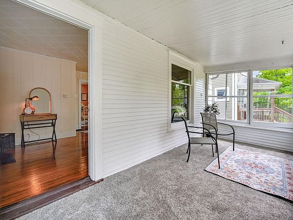 3rd image of 824 Wilson Ave