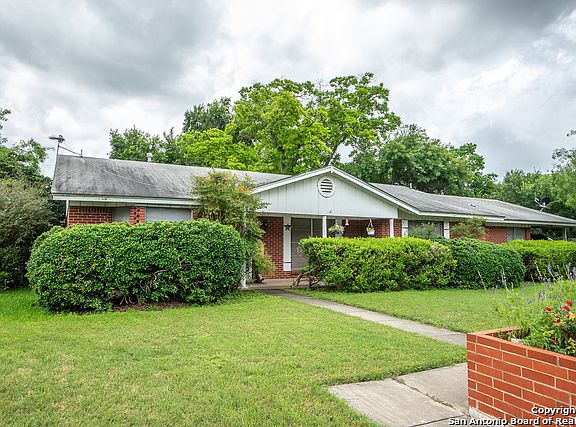 2nd image of 204 Sunnyland Dr