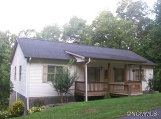 95 Fairview Hills Dr, Fairview, NC 28730