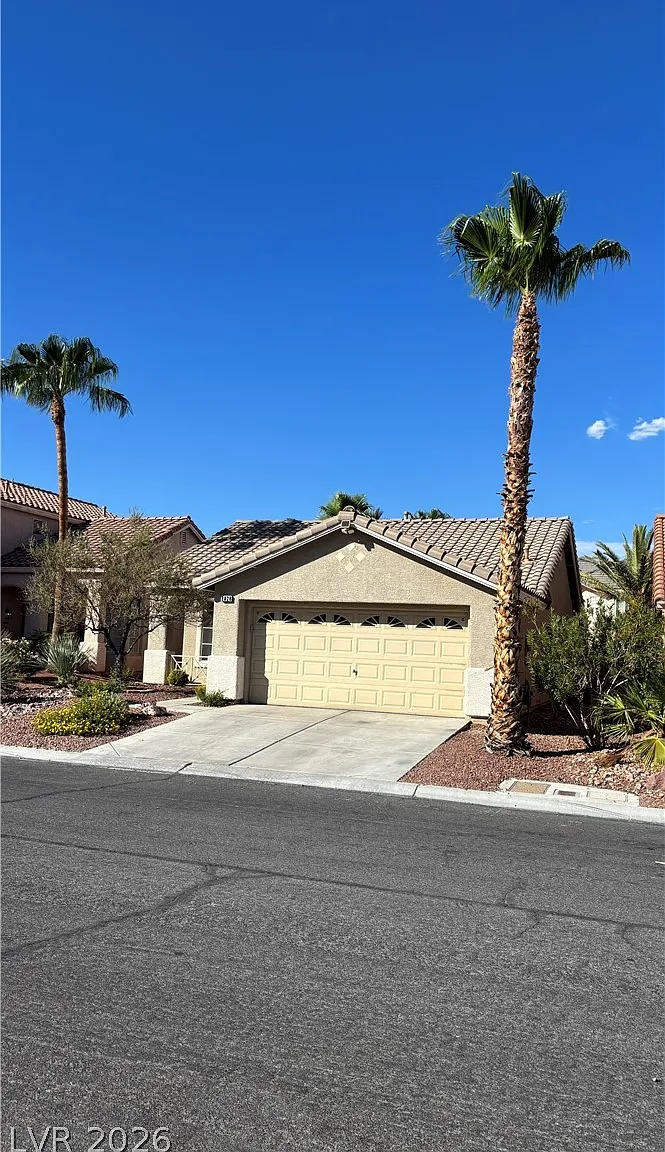 3 bed, 2.0 bath, 1122 sqft, $2,150 — Photo 2