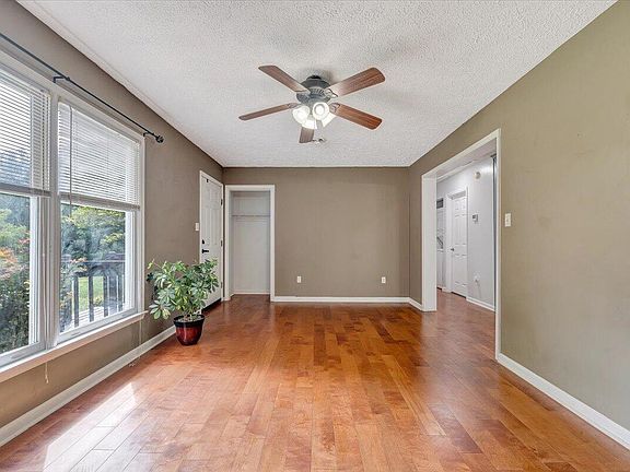 4th image of 3620 Saunders Grove Dr