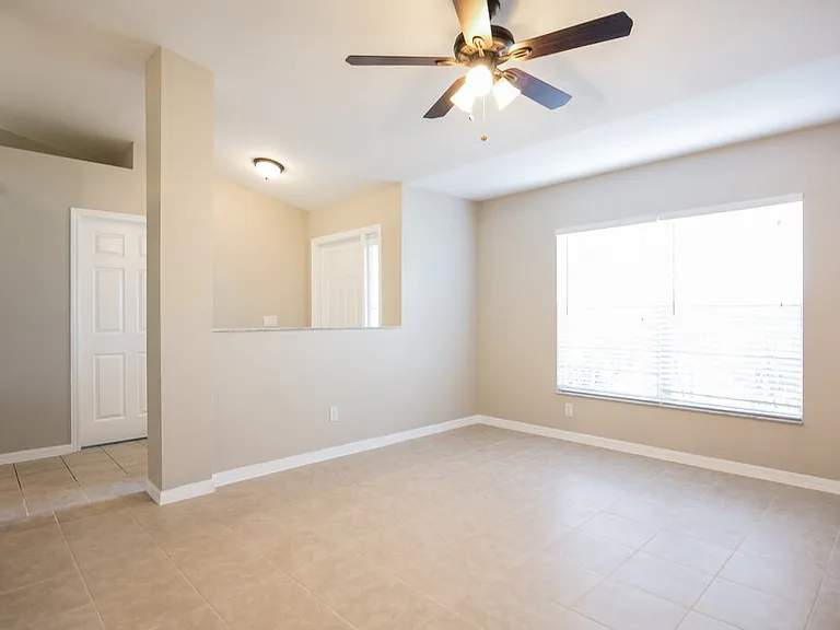 4417 SW 7th Ave — Photo 4