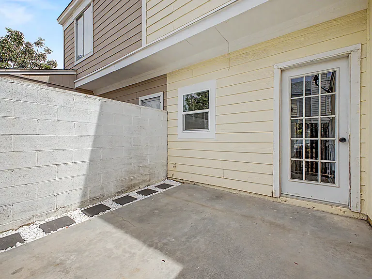 1601 N Saba St — Photo 14