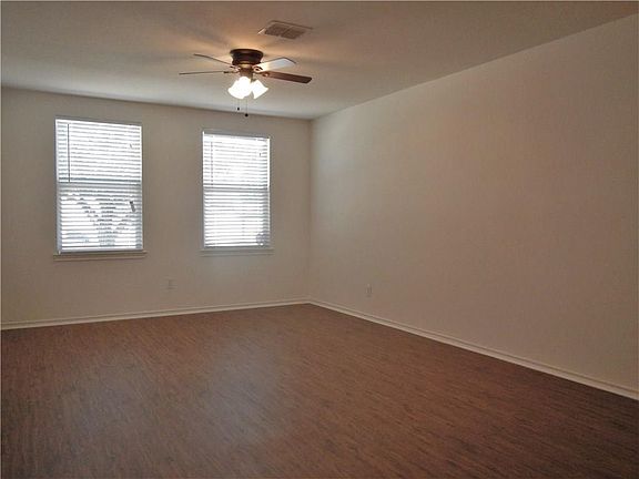 5th image of 9661 Everson Dr