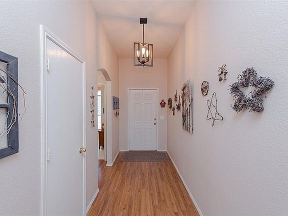 4th image of 313 Sweet Leaf Ln