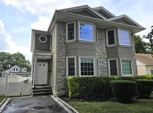 63 Dunwood Rd #A, Port Washington, NY 11050