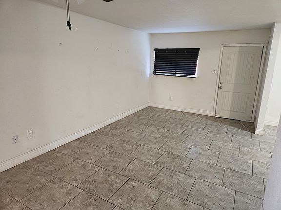 4th image of 414 E Pecan Ave