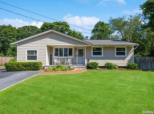 1 Rebel Dr, Blue Point, NY 11715