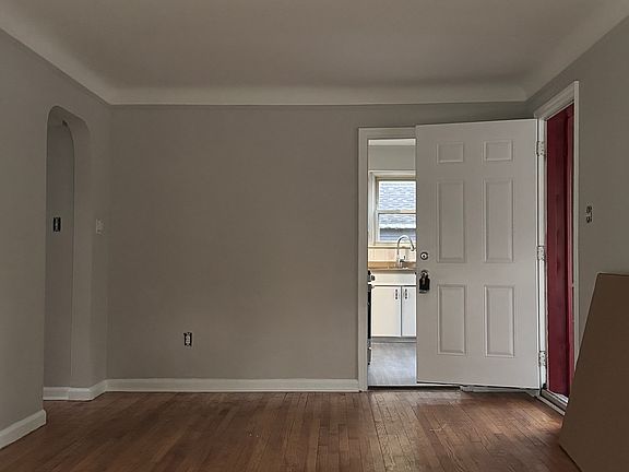 5th image of 21935 Elmwood Ave