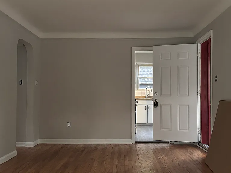 21935 Elmwood Ave — Photo 5