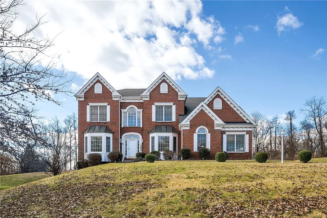 1604 Heritage Dr photo 1