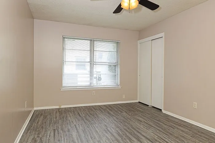 5731 Roxboro Dr — Photo 8