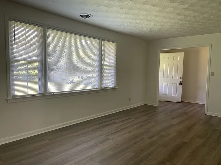 168 Westwood Ct — Photo 2