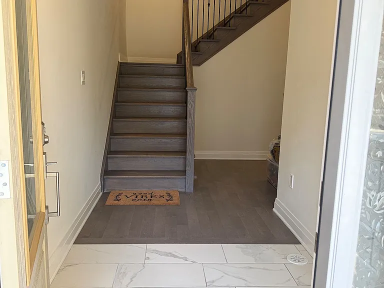 209 The Donway E — Photo 2