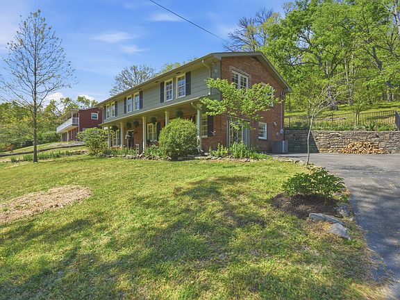 2nd image of 815 Rodney Dr