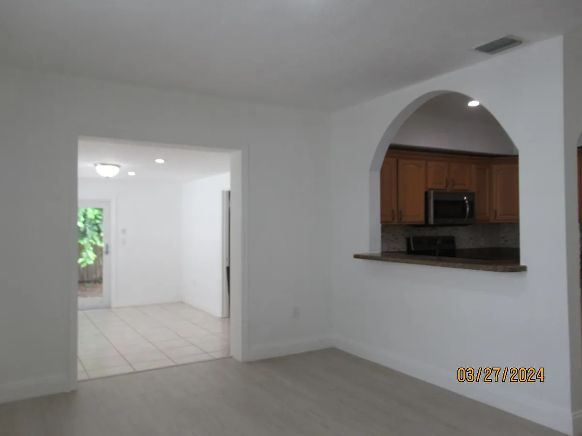 Unit Photo - 4245 SW 7th St
