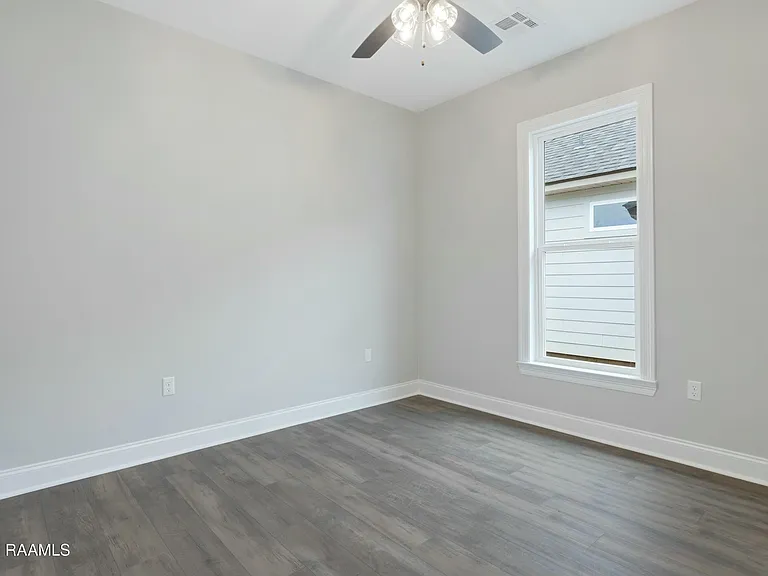 107 Alpine Dr — Photo 15