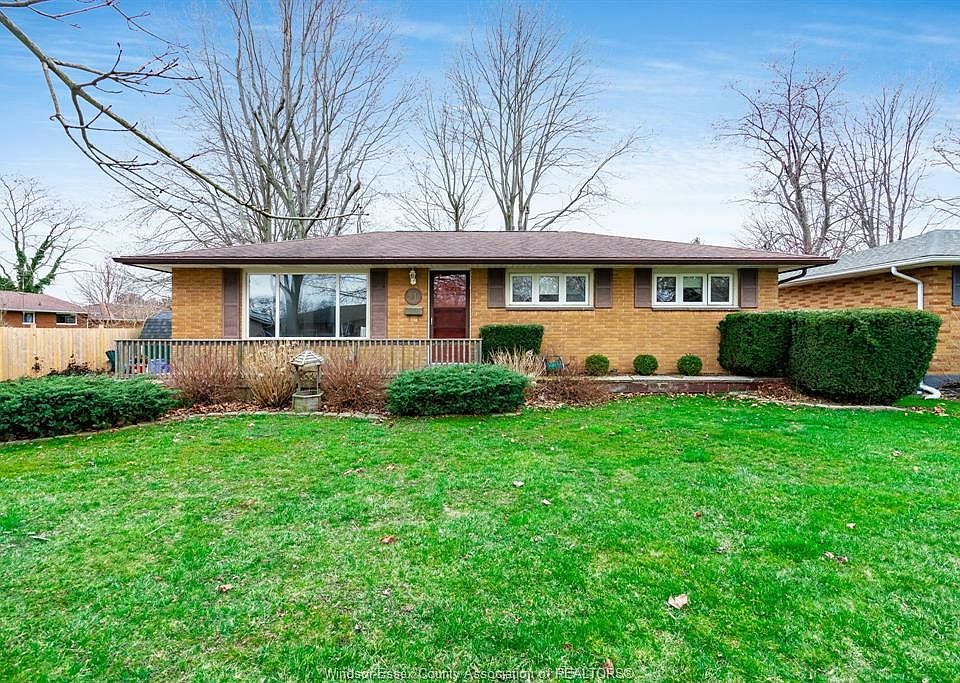 1st image of 91 Woodlawn Cres