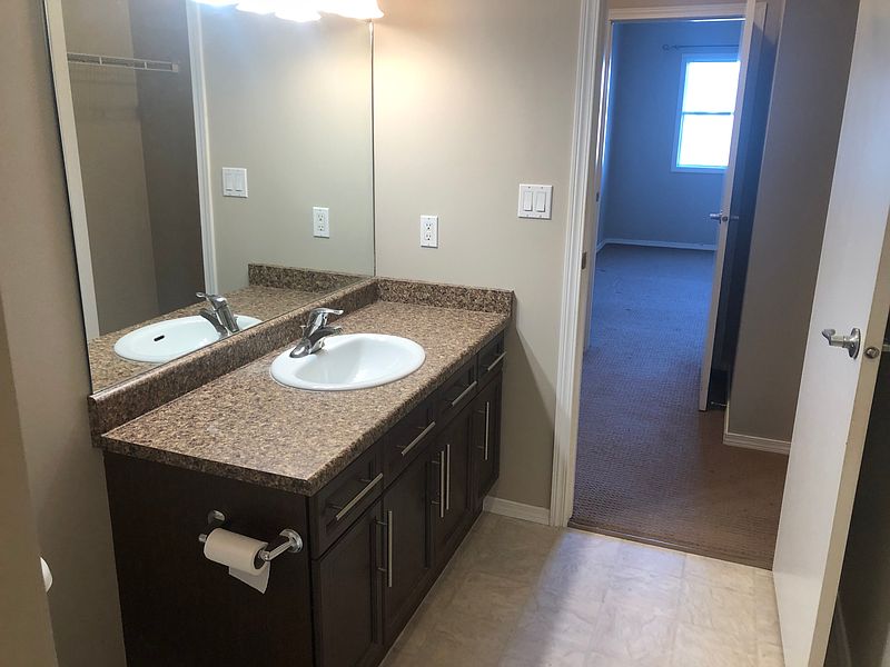 Edmonton Apartment for rent - 2 Bedrooms — photo 13