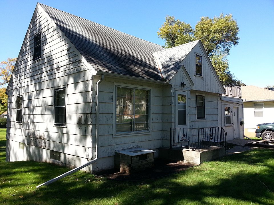 Front view of house (old photo)
