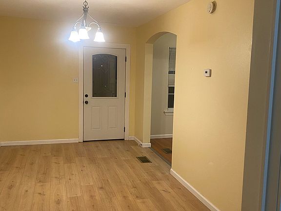 3rd image of 8365 Oak St