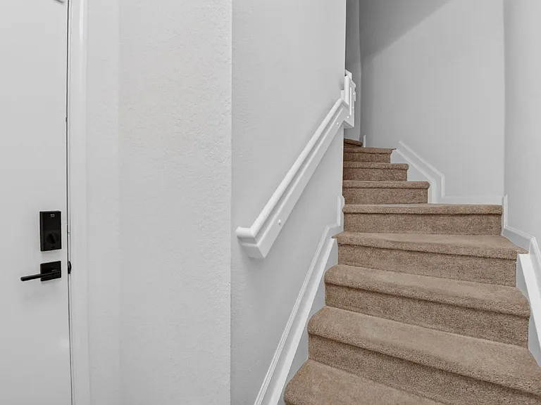 3199 Laurel Ridge Cir — Photo 4
