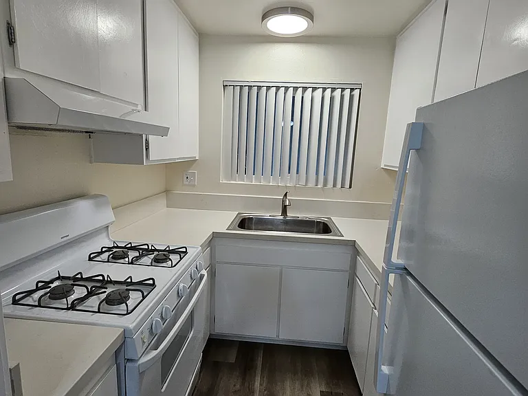 573 Emerald Ave #2 — Photo 10