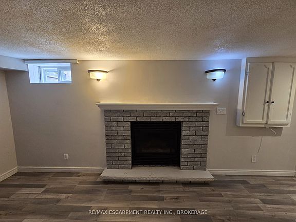 5th image of 32 Birchpark Dr
