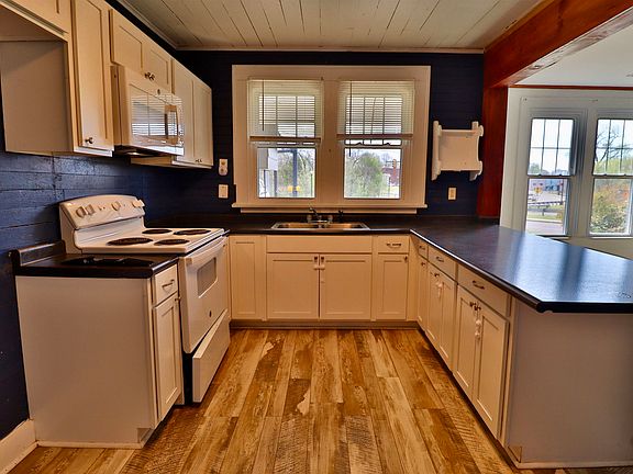 4th image of 143 Lake Dr