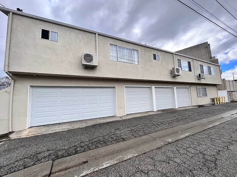 353 W Alameda Ave #D — Photo 14