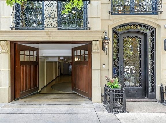 2nd image of 1404 N Lasalle St