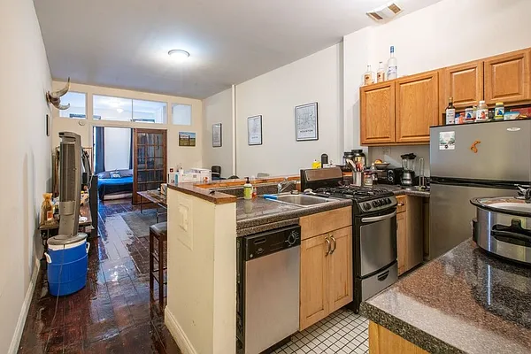 Rented by Metropolitan Property Group | media 23