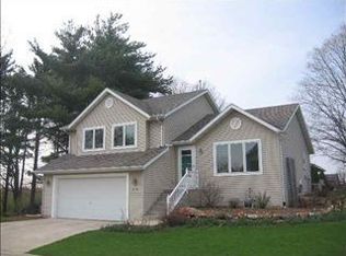 6104 Scotch Pine Way, Fitchburg, WI 53719