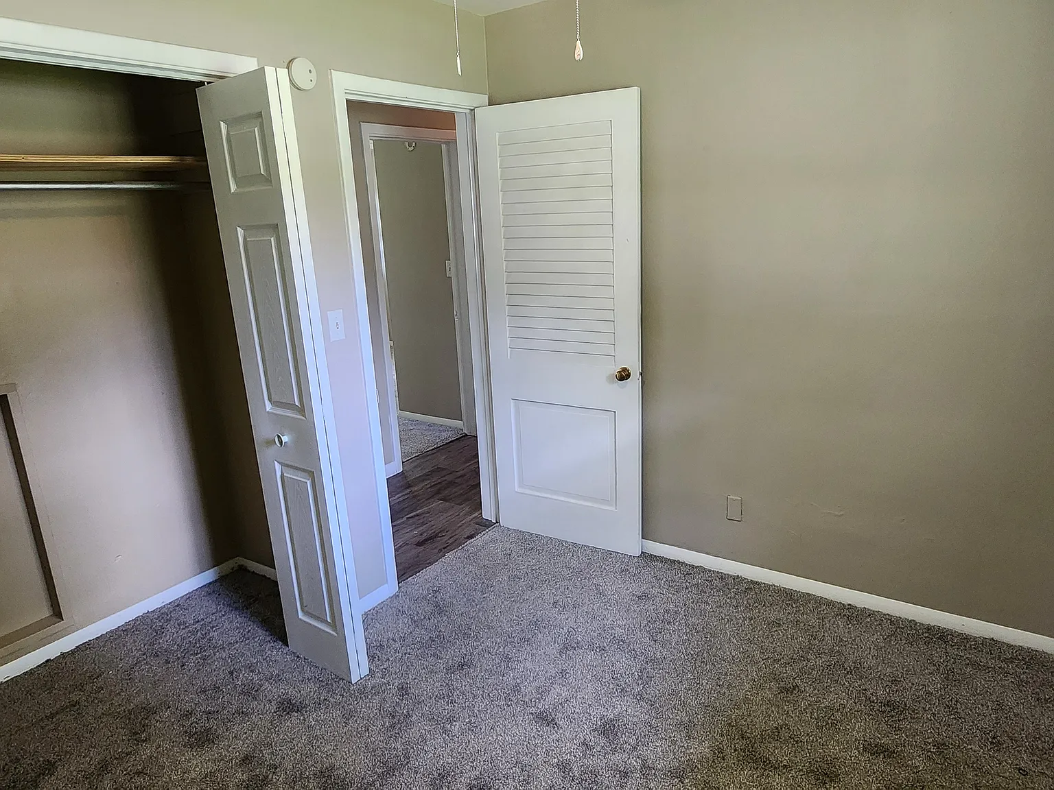3 bed, 894 sqft, $1,200 — Photo 3