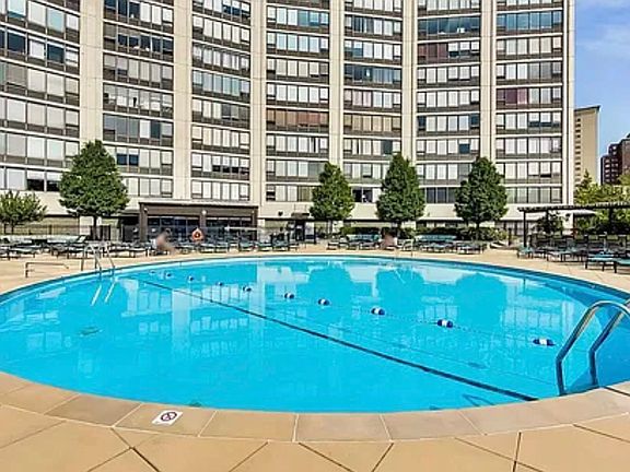 4th image of 3930 N Pine Grove Ave APT 1207