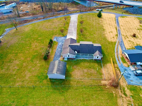 5th image of 637 Violet Ln