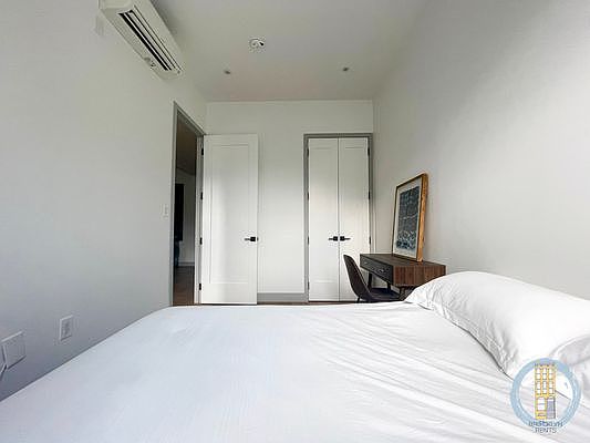 5th image of 395 Kosciuszko St APT 2A