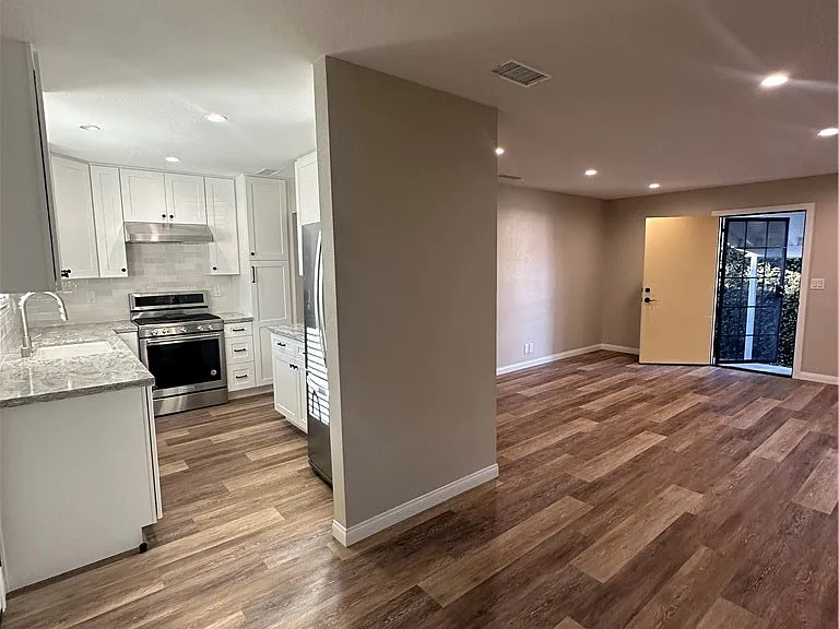 514 E Chalynn Cir — Photo 16
