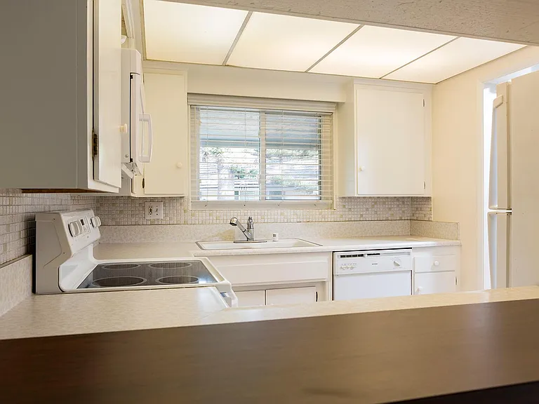 22825 Nadine Cir #B — Photo 10