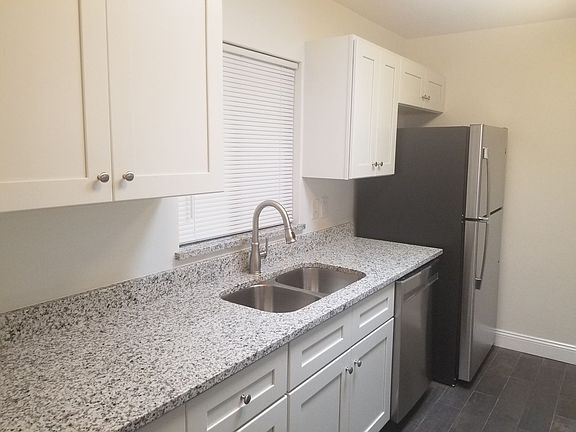 4th image of 711 N Wild Olive Ave #3C