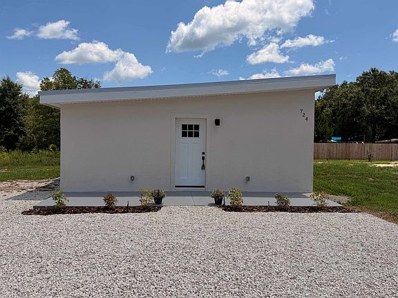4th image of 724 Dawn Ave