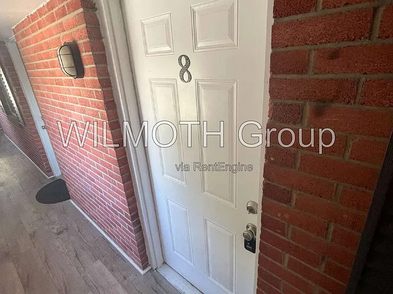135 W Hendricks St #8 — Photo 2